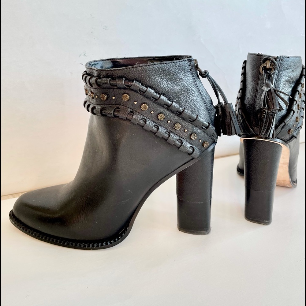 Cynthia Vincent Women’s Black leather Stacked Block heel ankle booties 8